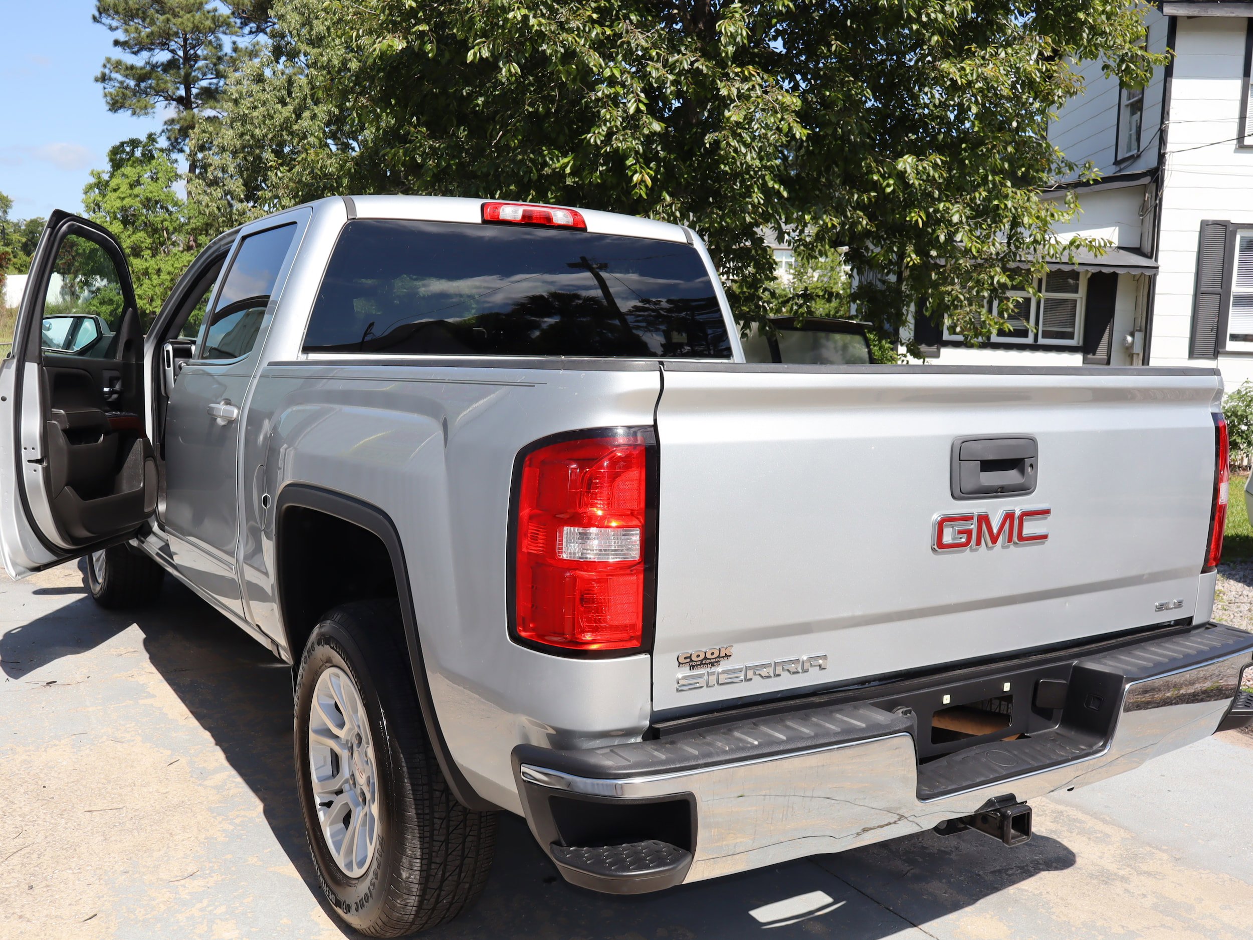 Used 2018 GMC Sierra 1500 SLE w/ SLE Value Package AWD/4WD image 10