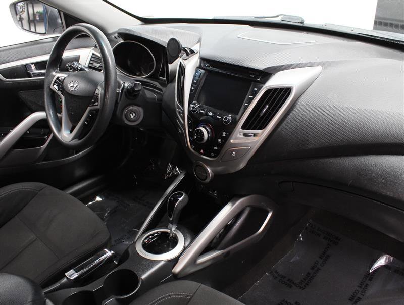 Used 2016 Hyundai Veloster image 10