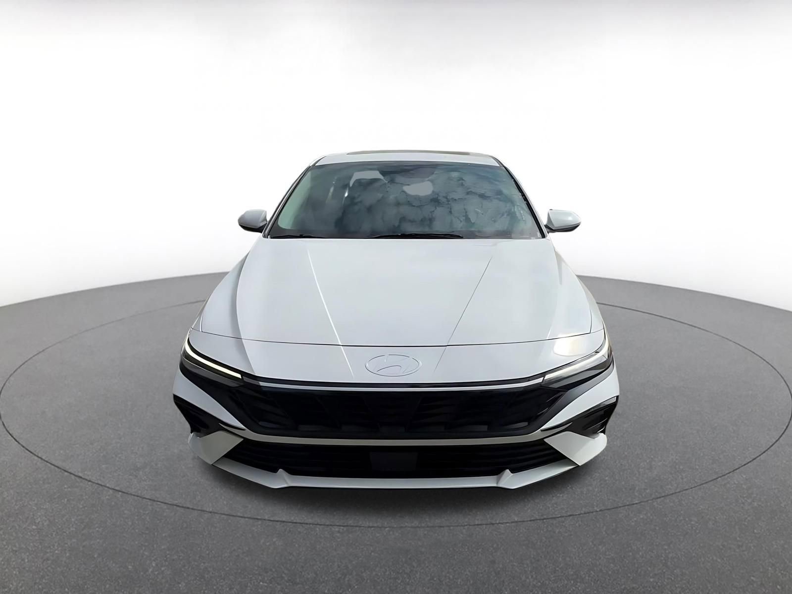 Used 2025 Hyundai Elantra SEL FWD image 4