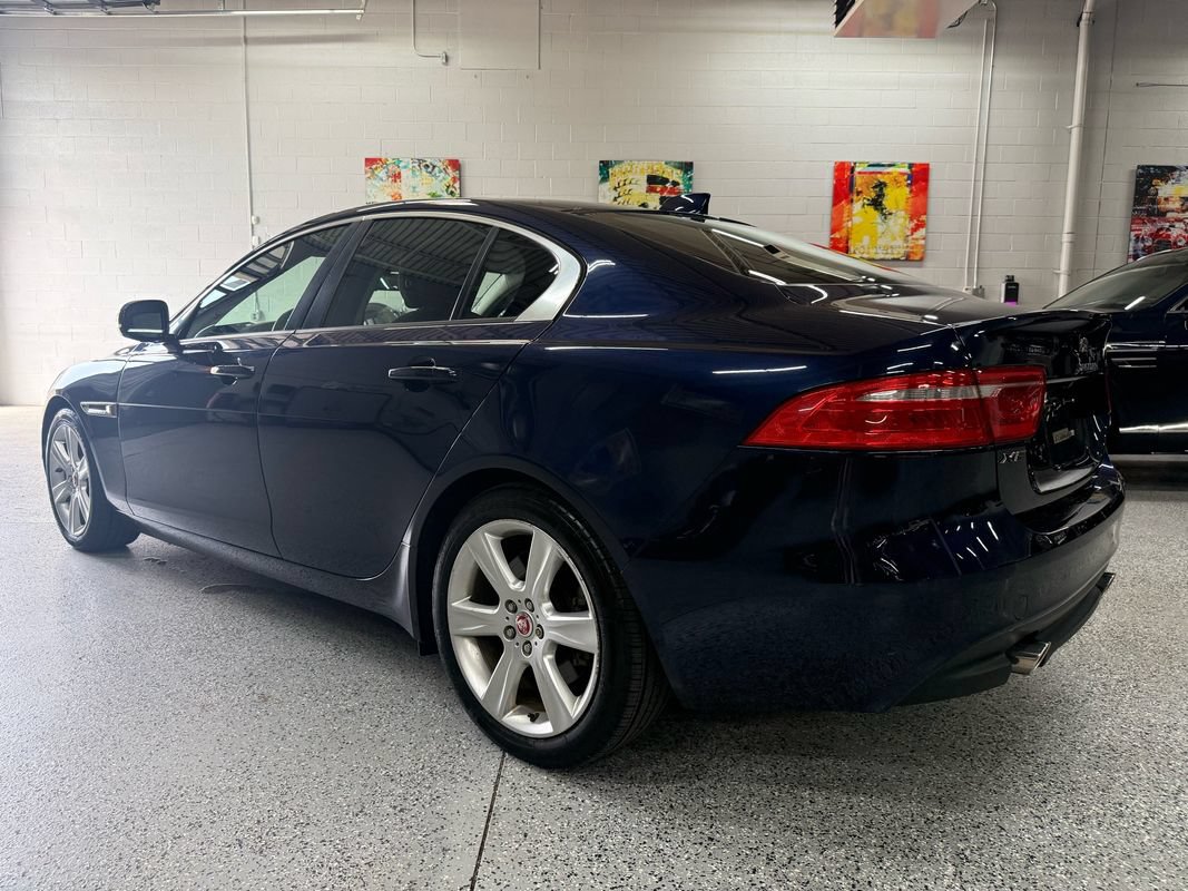 Used 2017 Jaguar XE Premium RWD image 3