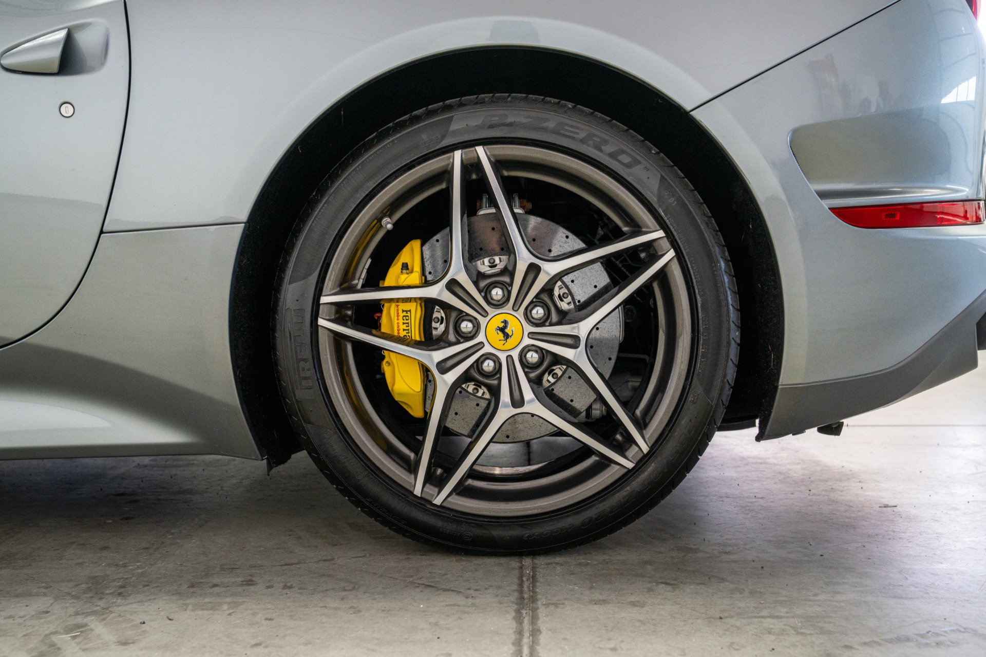 Used 2017 Ferrari California T RWD image 10