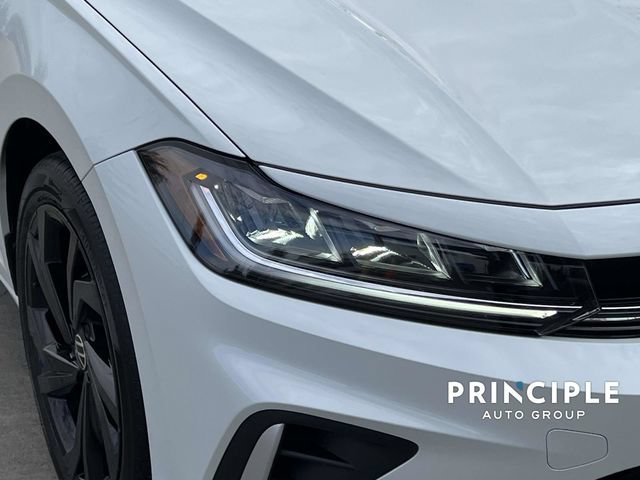 Used 2026 Volkswagen Jetta SE FWD image 9