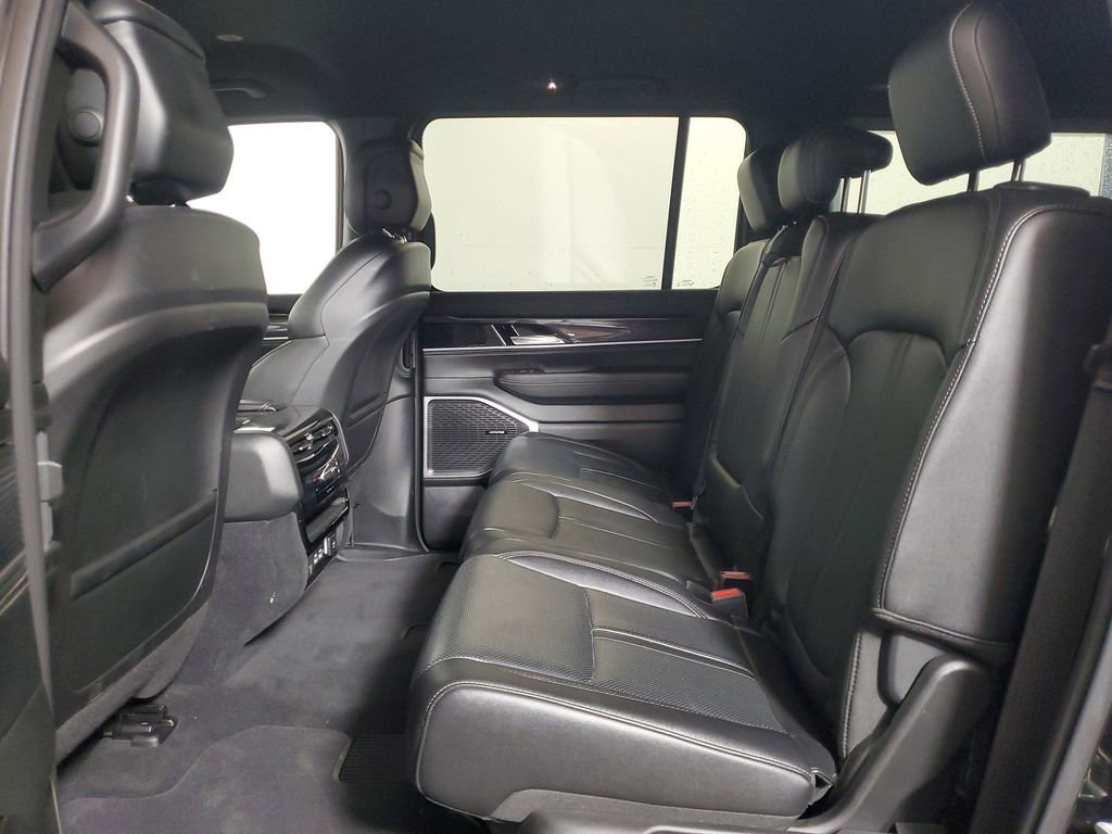 Used 2023 Jeep Wagoneer 4WD image 22