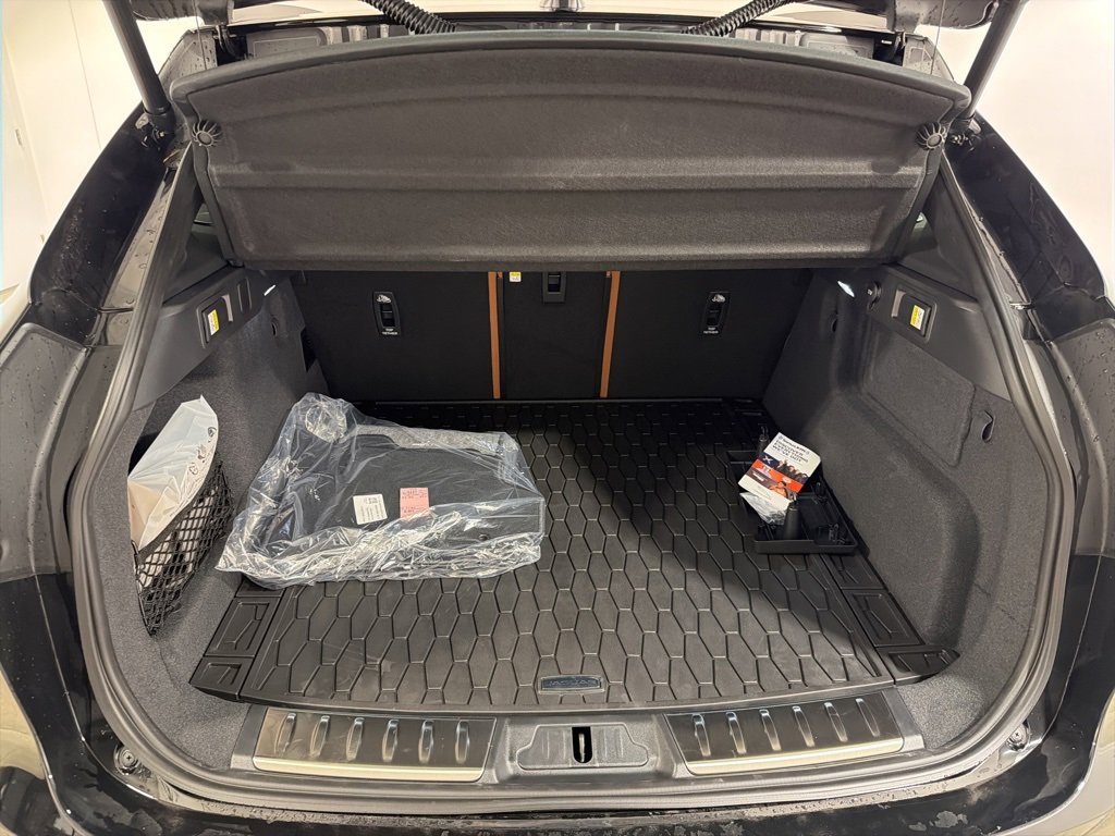 New 2026 Jaguar F-PACE R-Dynamic S image 29