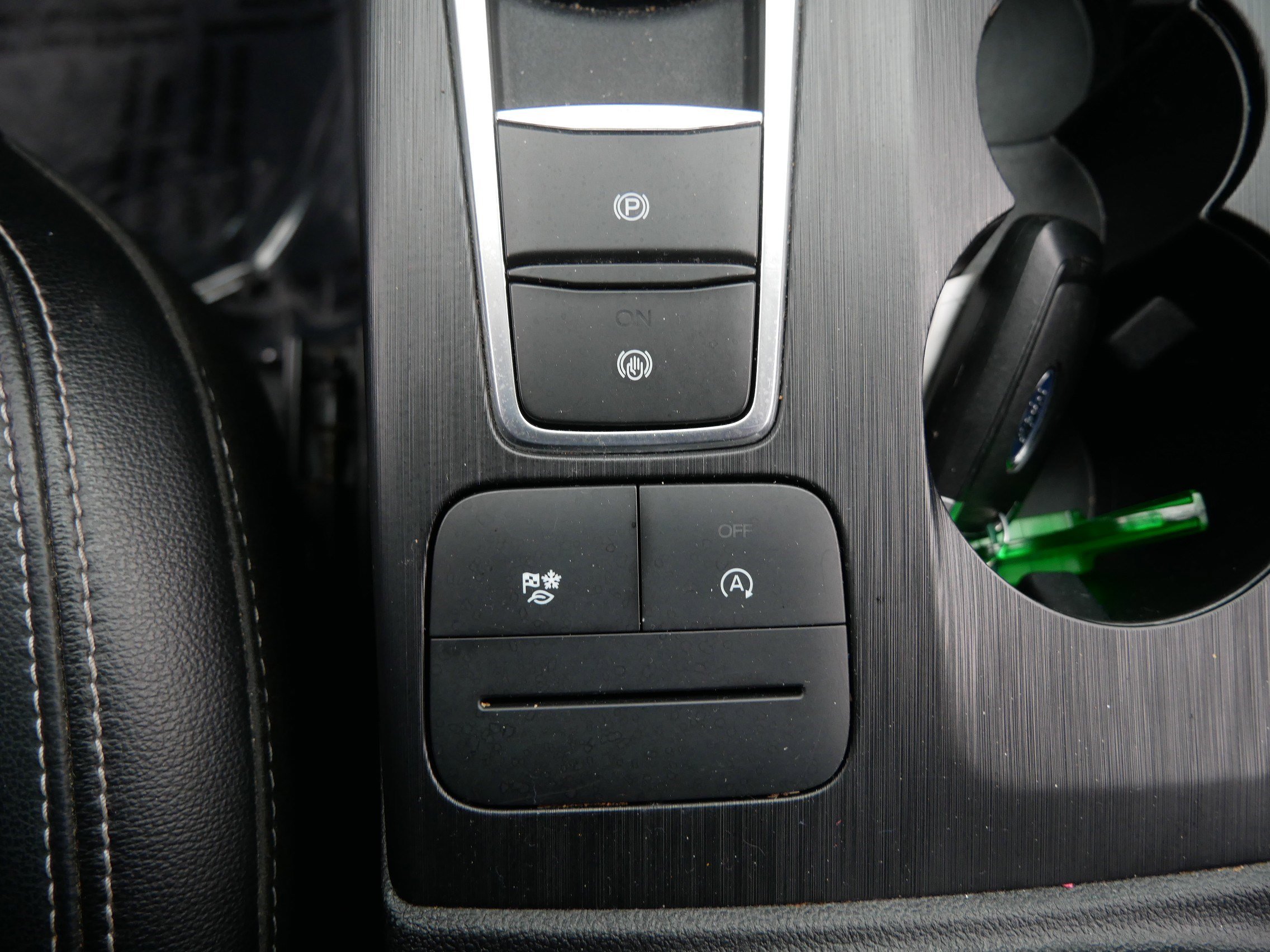 Certified 2022 Ford Escape SEL image 30