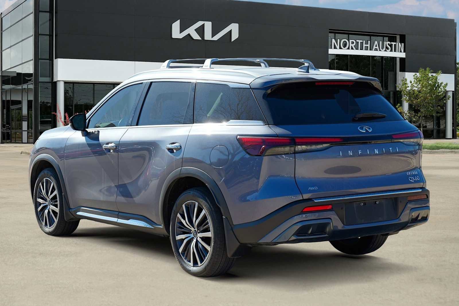 Used 2023 INFINITI QX60 Sensory w/ Vision Package image 5