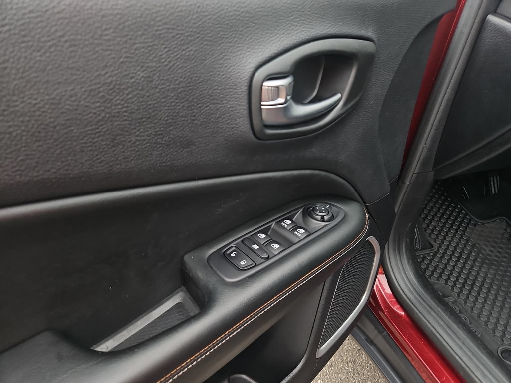 Used 2020 Jeep Compass Latitude w/ Cold Weather Group AWD/4WD image 22