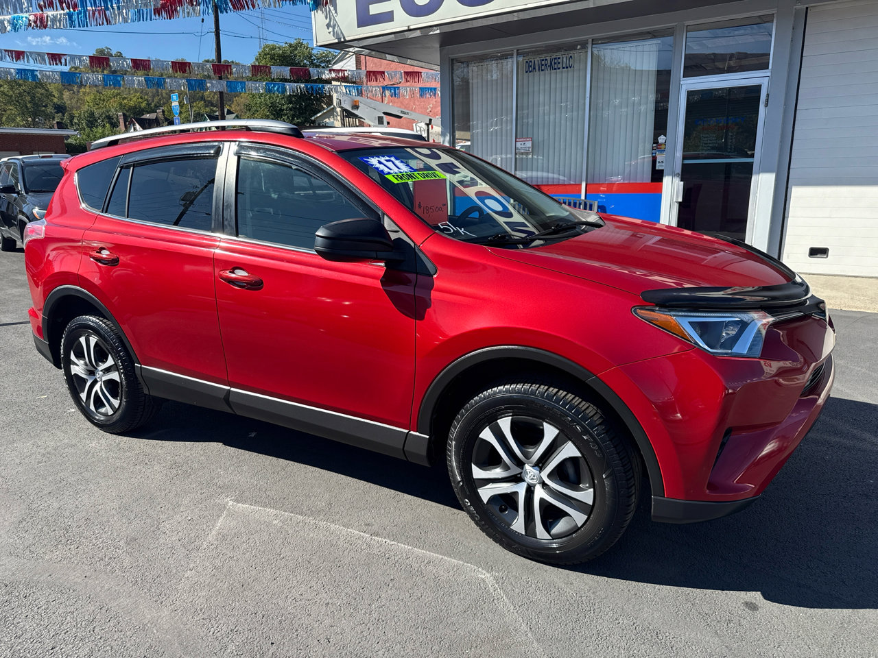 Used 2017 Toyota RAV4 LE image 1