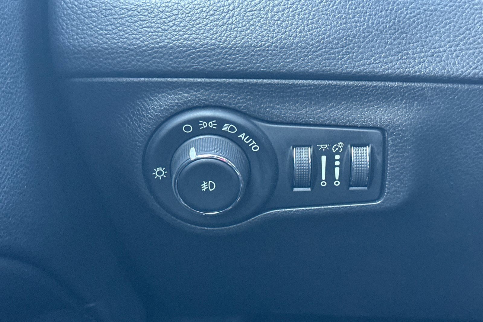 Used 2021 Jeep Compass Limited image 30