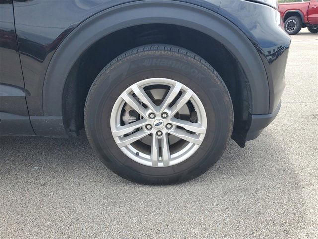 Used 2023 Ford Explorer XLT w/ Equipment Group 202A image 5