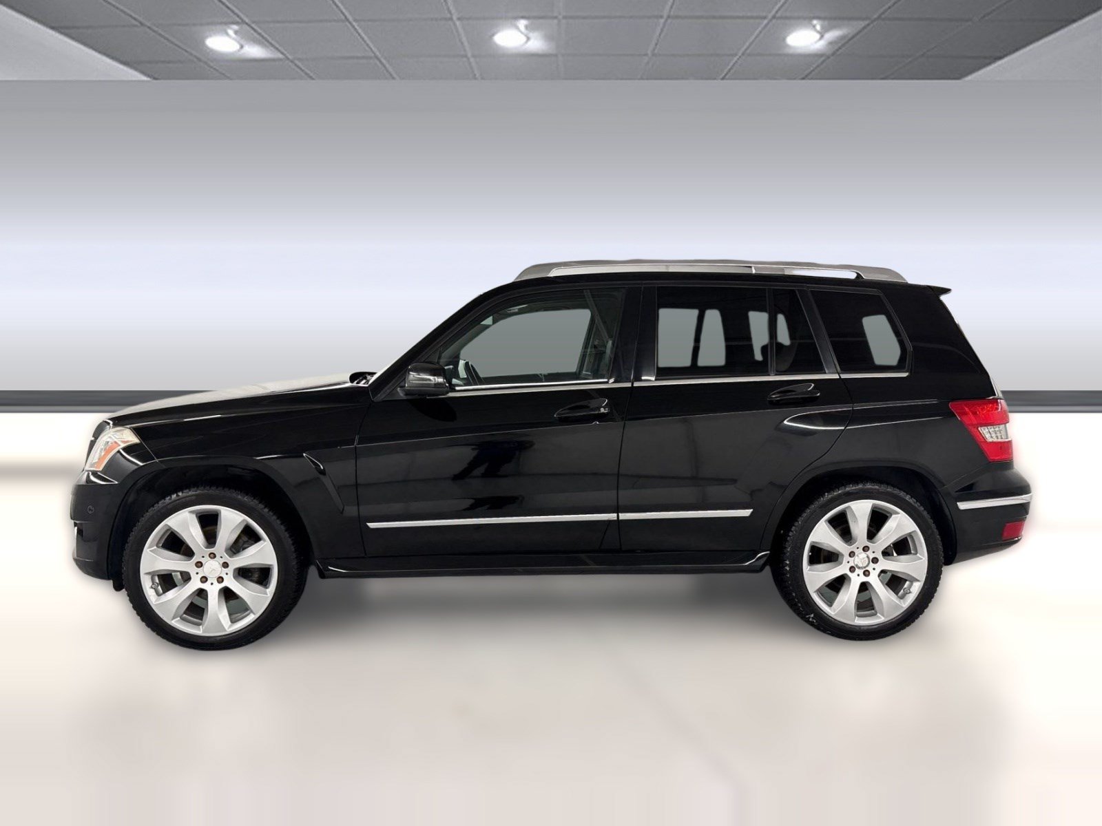Used 2010 Mercedes-Benz GLK 350 4MATIC image 2