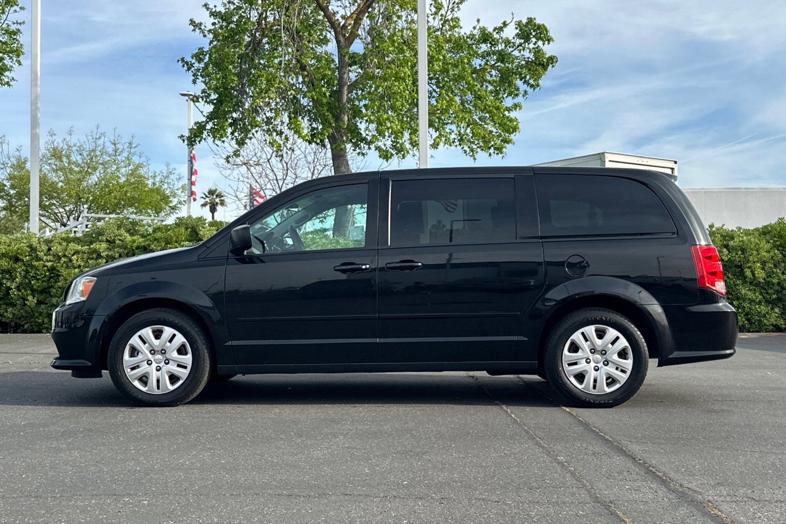 Used 2017 Dodge Grand Caravan SE image 7