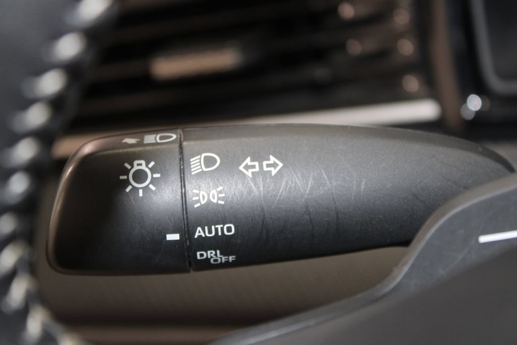 Used 2025 Toyota Camry SE FWD image 31
