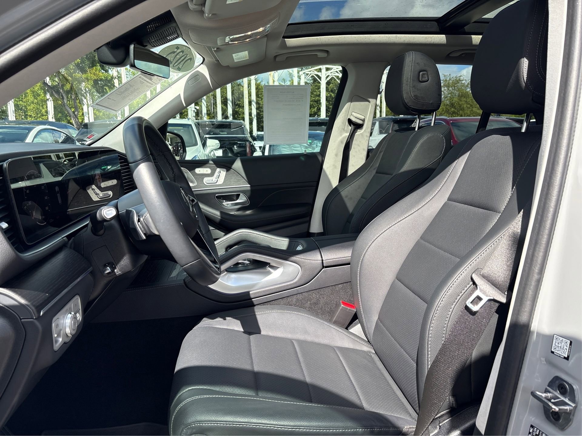 Used 2025 Mercedes-Benz GLE 350 4MATIC image 9