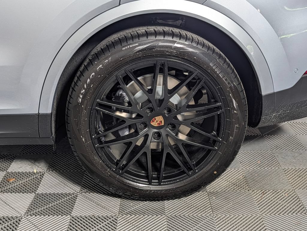 New 2026 Porsche Cayenne Coupe AWD/4WD image 12