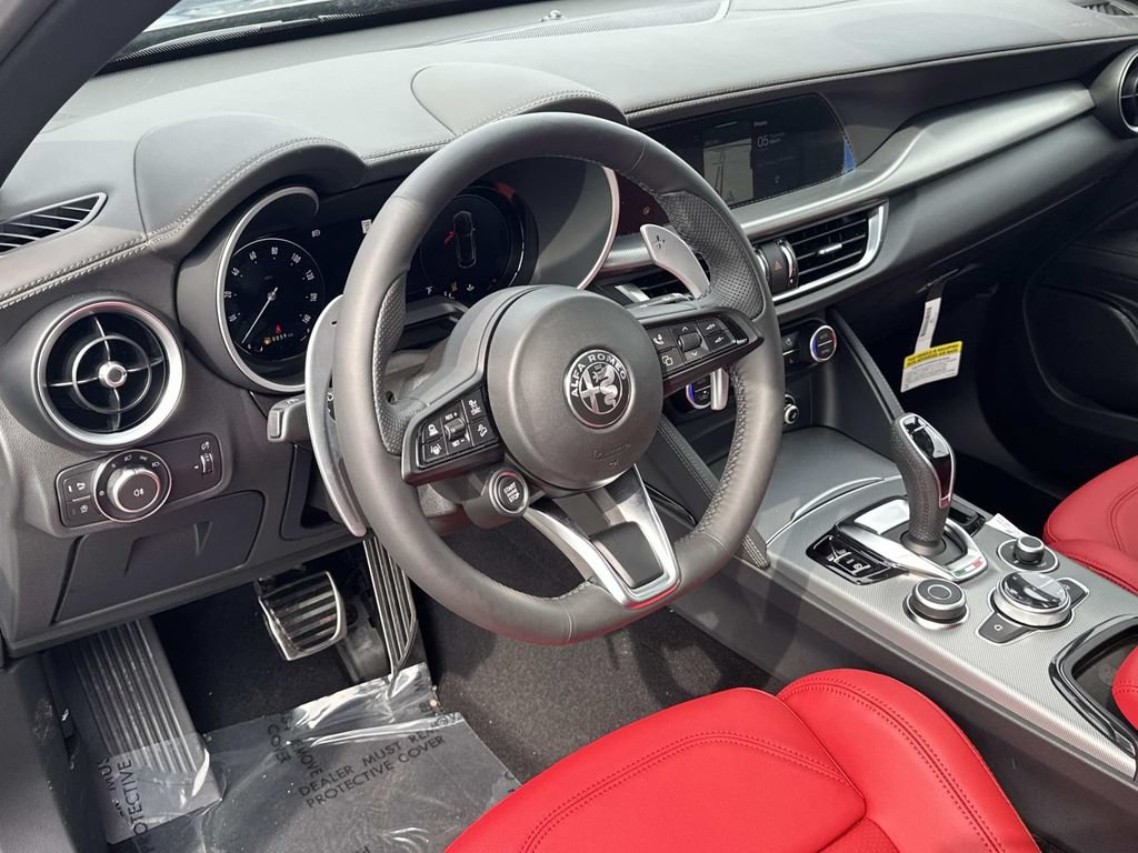New 2026 Alfa Romeo Stelvio Sprint AWD/4WD image 2