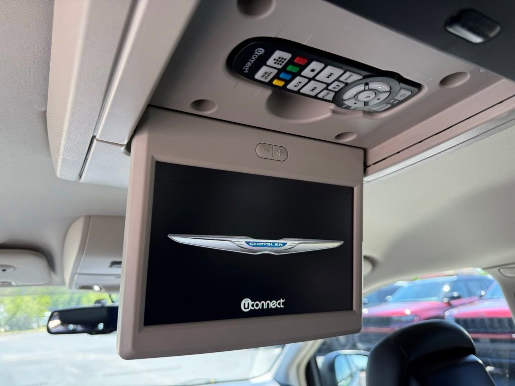 Used 2015 Chrysler Town & Country Touring w/ Driver Convenience Group FWD image 27