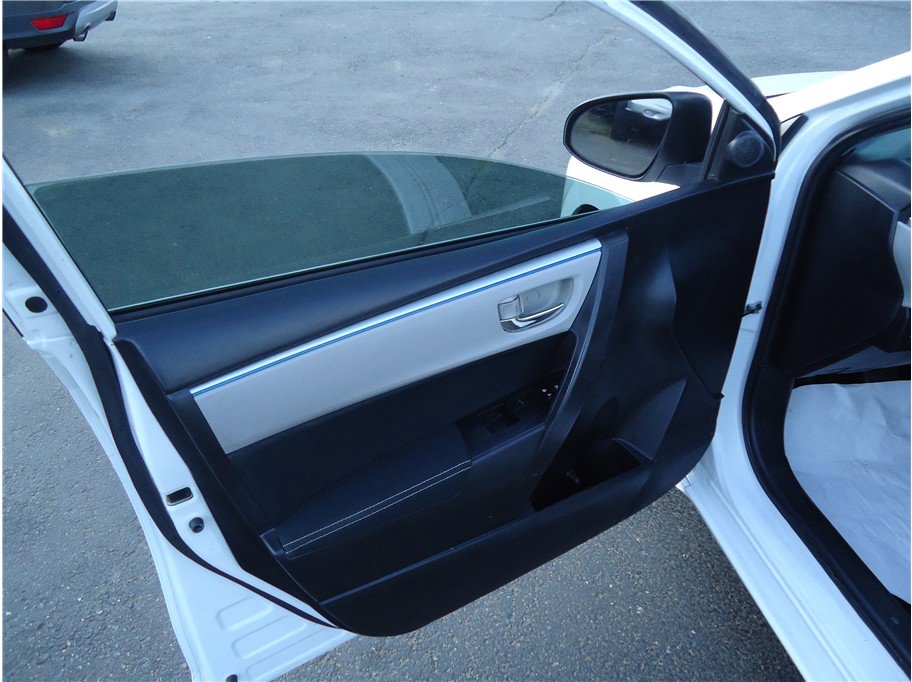 Used 2015 Toyota Corolla LE FWD image 10