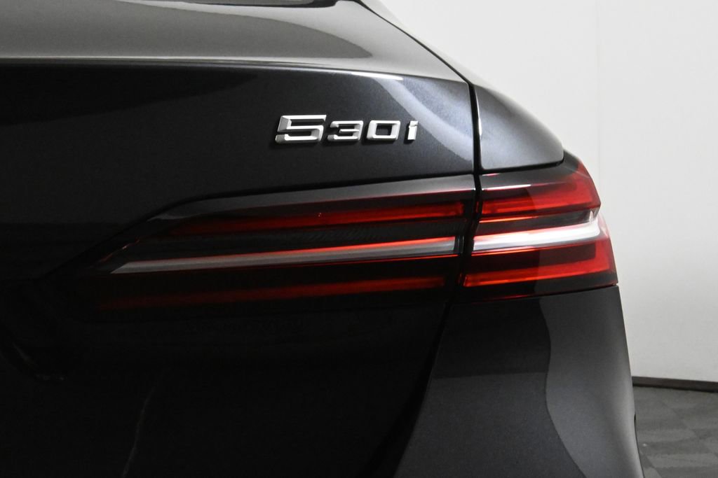 Used 2026 BMW 530i xDrive w/ Premium Package image 13