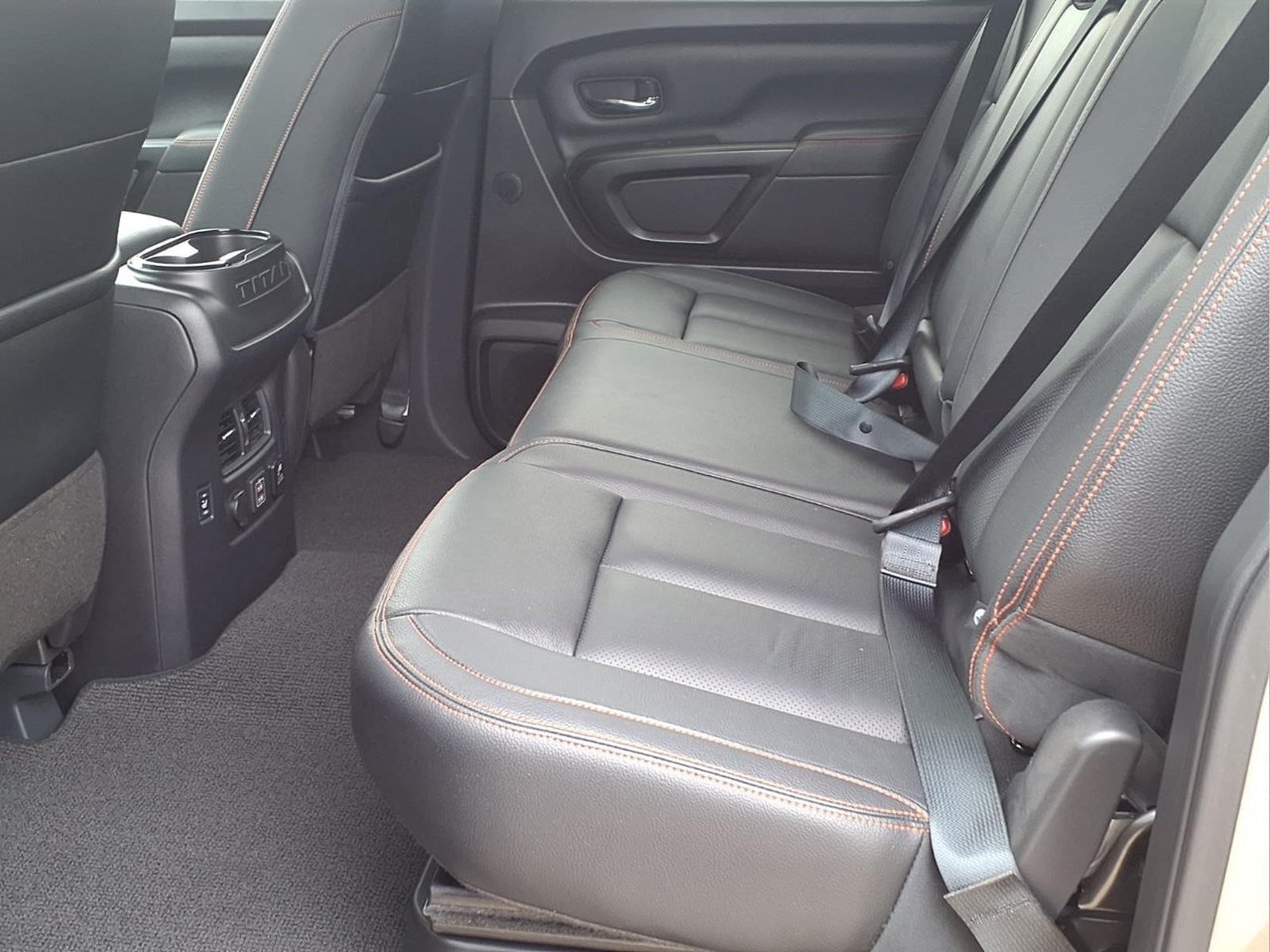 Used 2024 Nissan Titan PRO-4X w/ Pro-4x Convenience Package AWD/4WD image 10