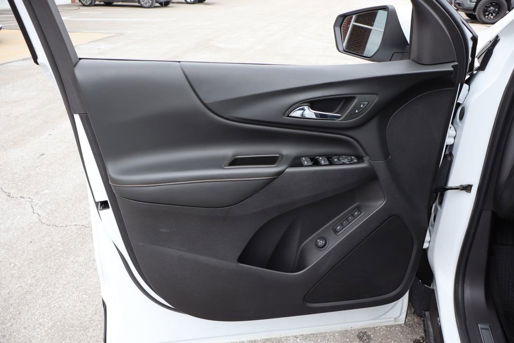 Used 2023 Chevrolet Equinox Premier image 11