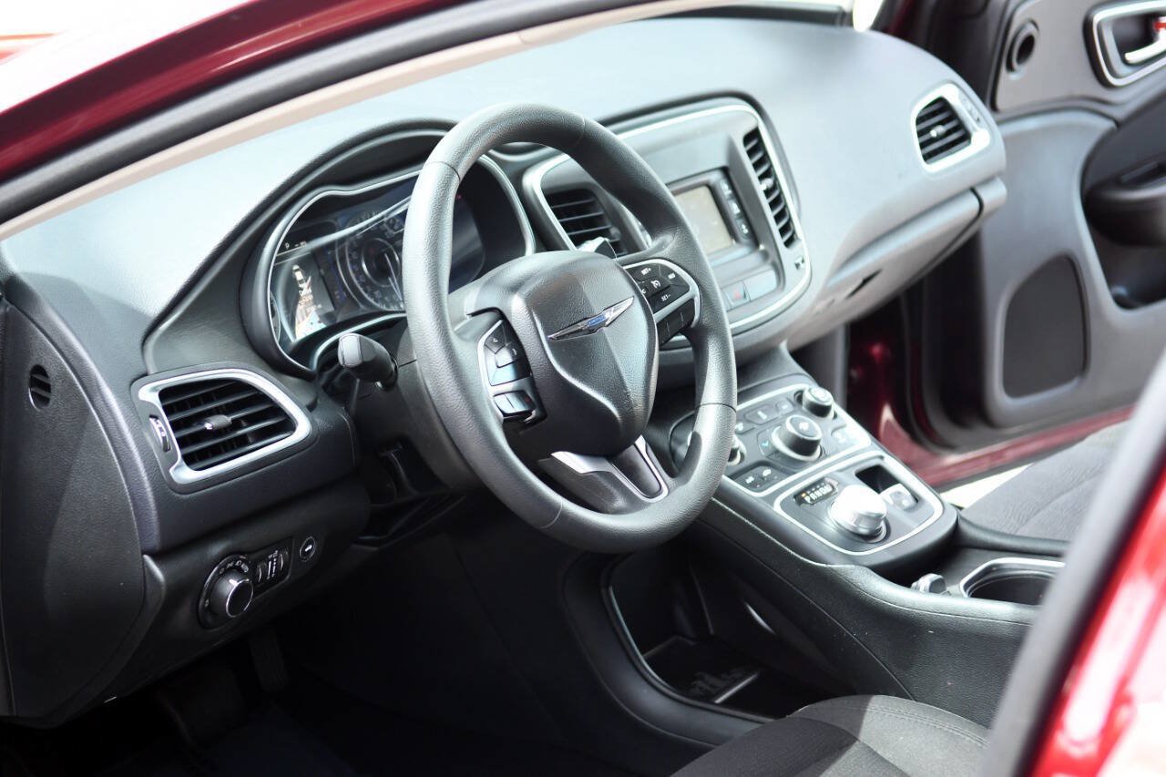 Used 2015 Chrysler 200 Limited FWD image 17