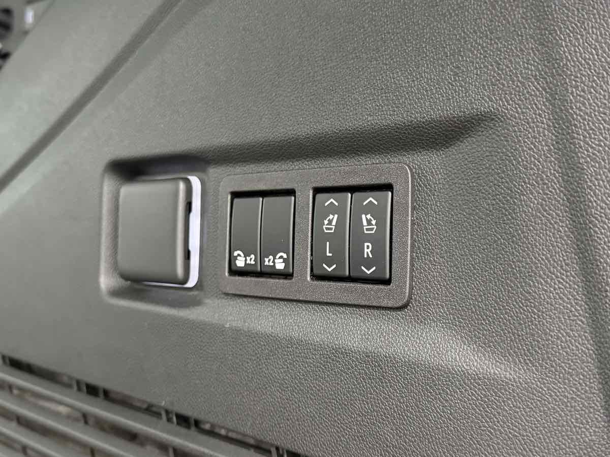 Used 2023 Chevrolet Tahoe High Country image 40