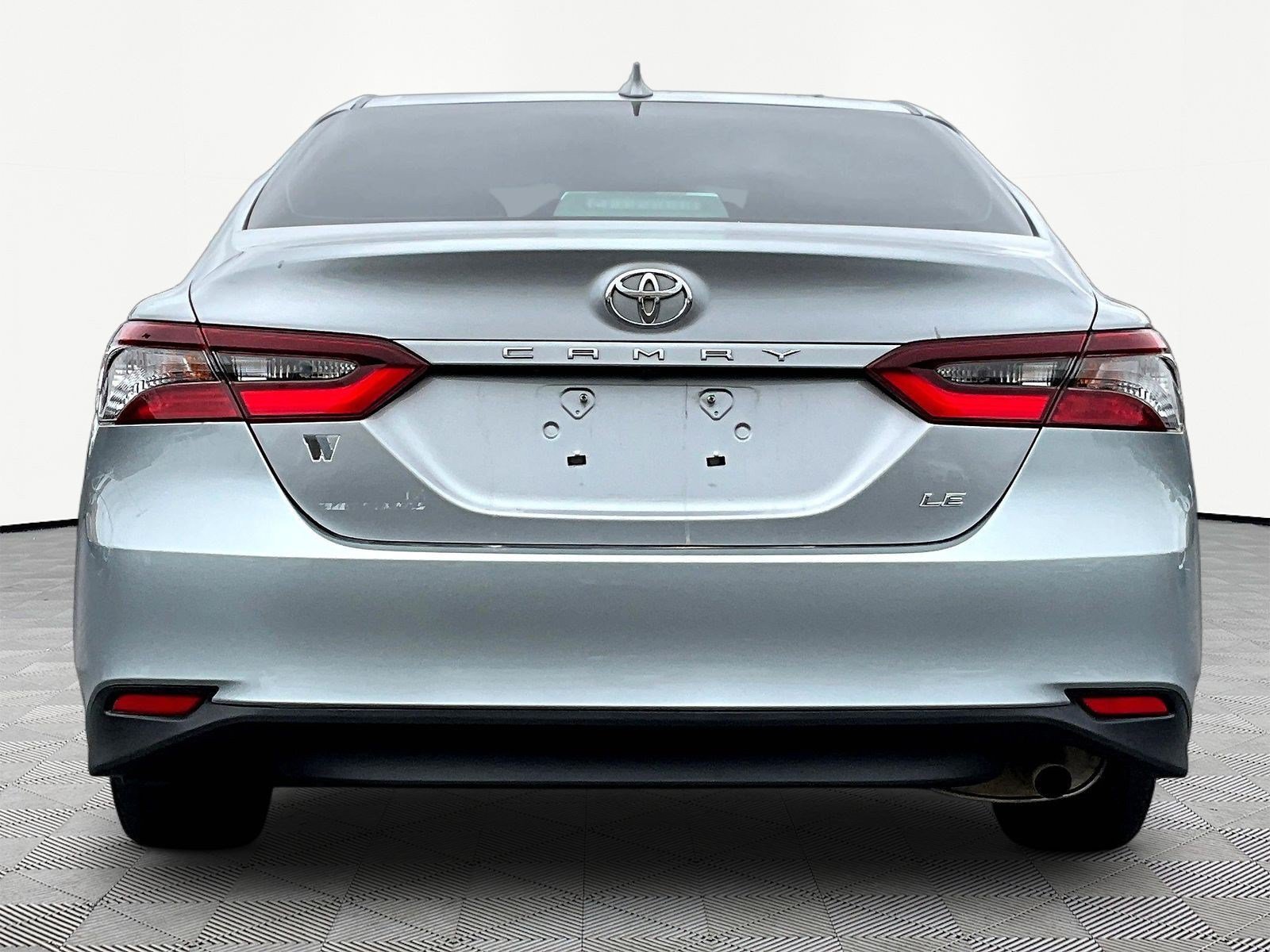 Used 2024 Toyota Camry LE FWD image 5
