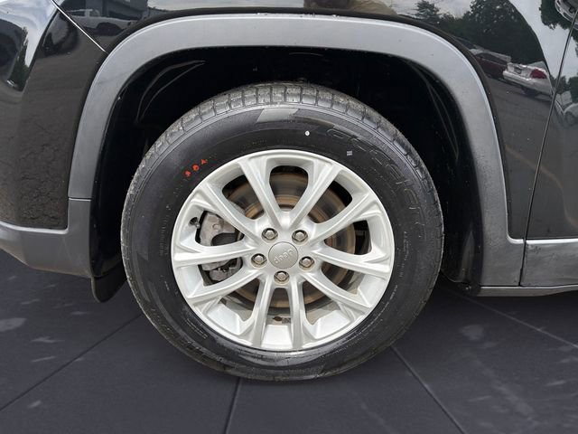 Used 2020 Jeep Cherokee Latitude FWD image 14