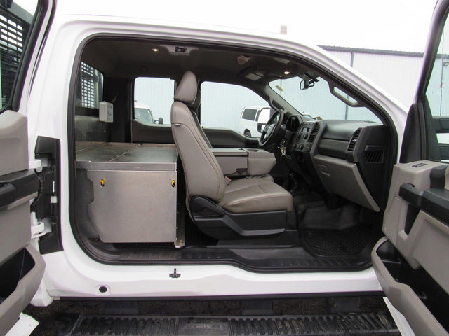 Used 2017 Ford F450 XL w/ Power Equipment Group image 19