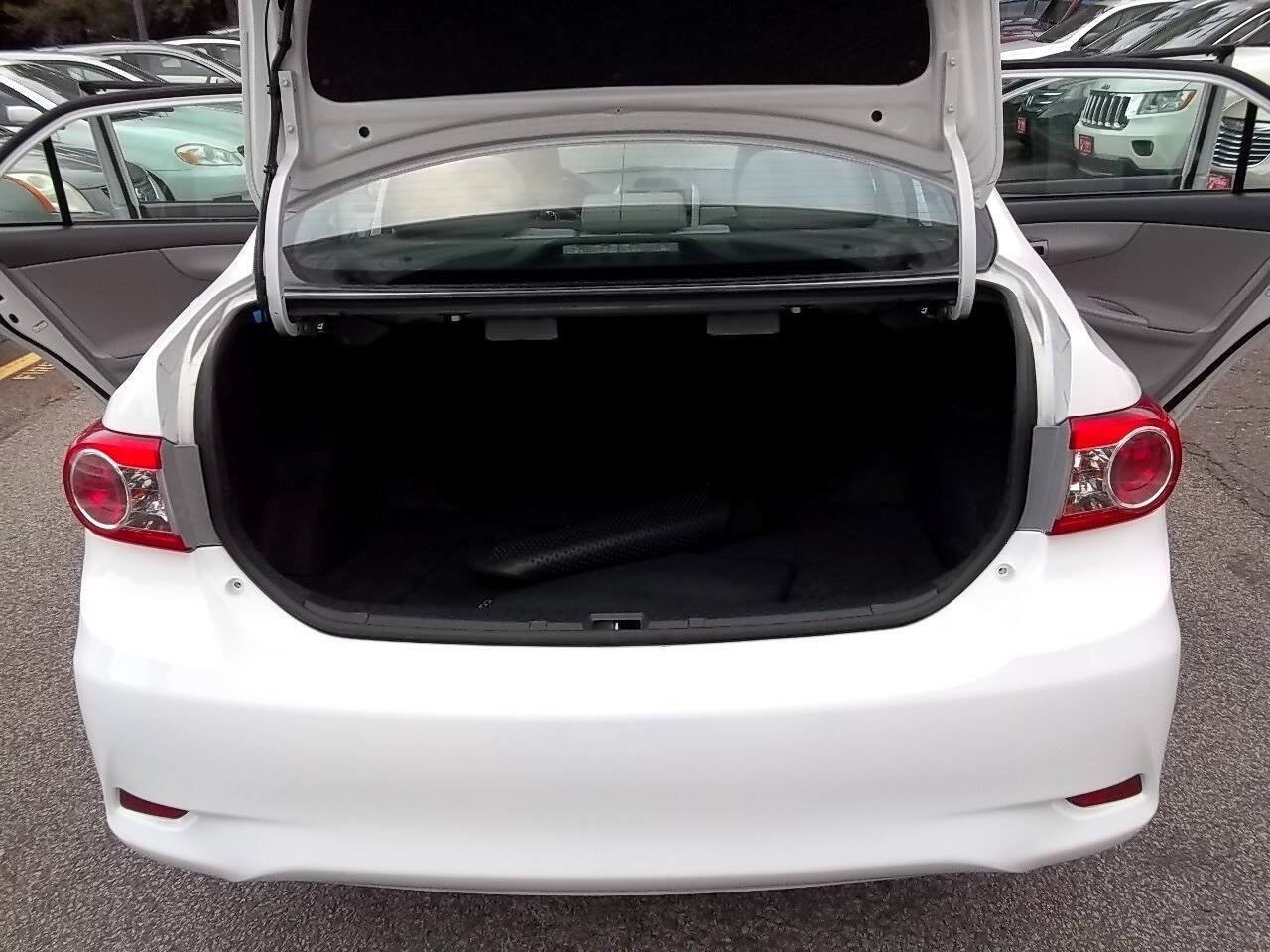 Used 2013 Toyota Corolla L FWD image 22