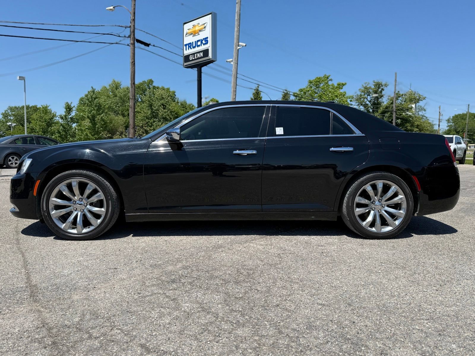 Used 2020 Chrysler 300 Limited RWD image 3
