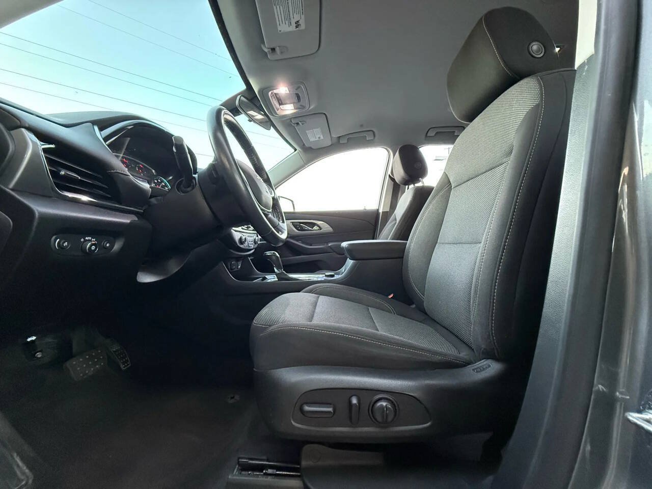 Used 2020 Chevrolet Traverse LT AWD/4WD image 17