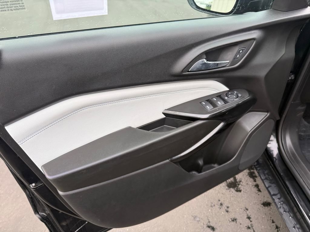 Certified 2024 Chevrolet Trax LT w/ LT Convenience Package image 11