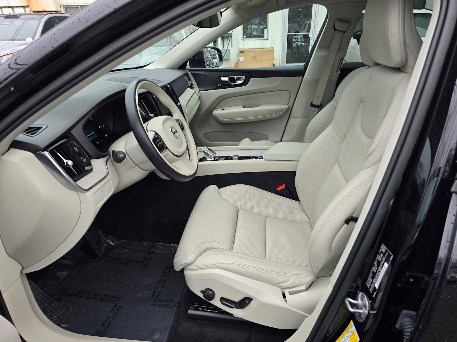 Certified 2023 Volvo XC60 B5 Ultimate w/ Climate Package image 21