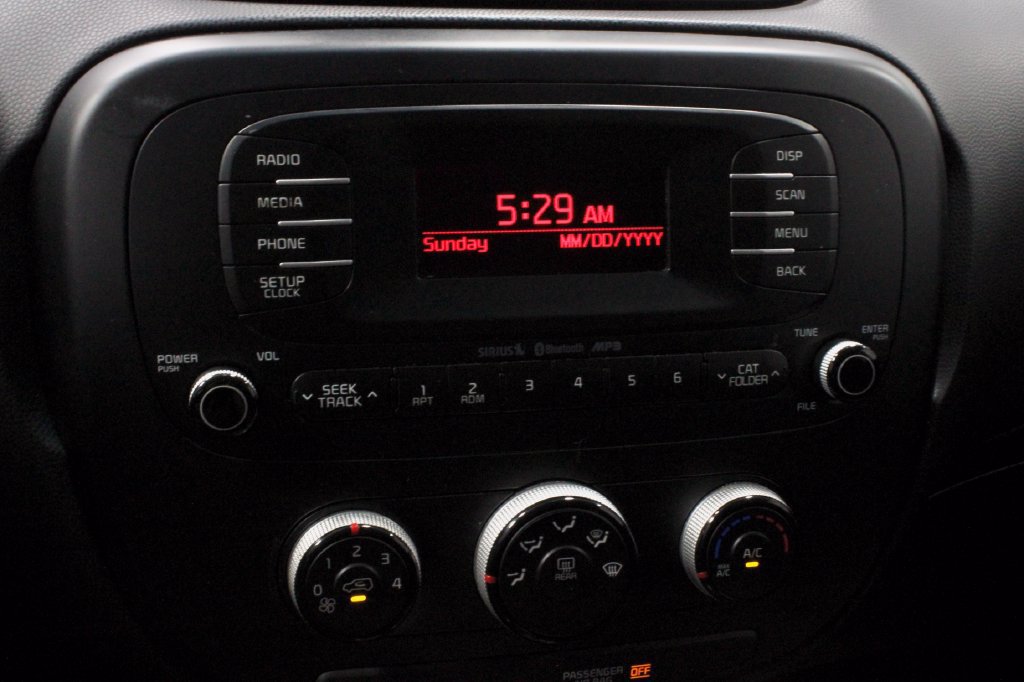 Used 2015 Kia Soul FWD image 2