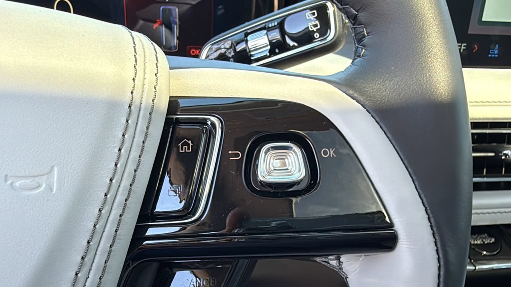 New 2026 Lincoln Aviator Reserve w/ Luxury Package RWD image 10