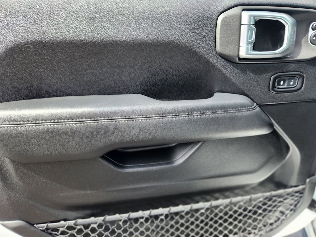 Used 2020 Jeep Wrangler Unlimited Sahara image 42