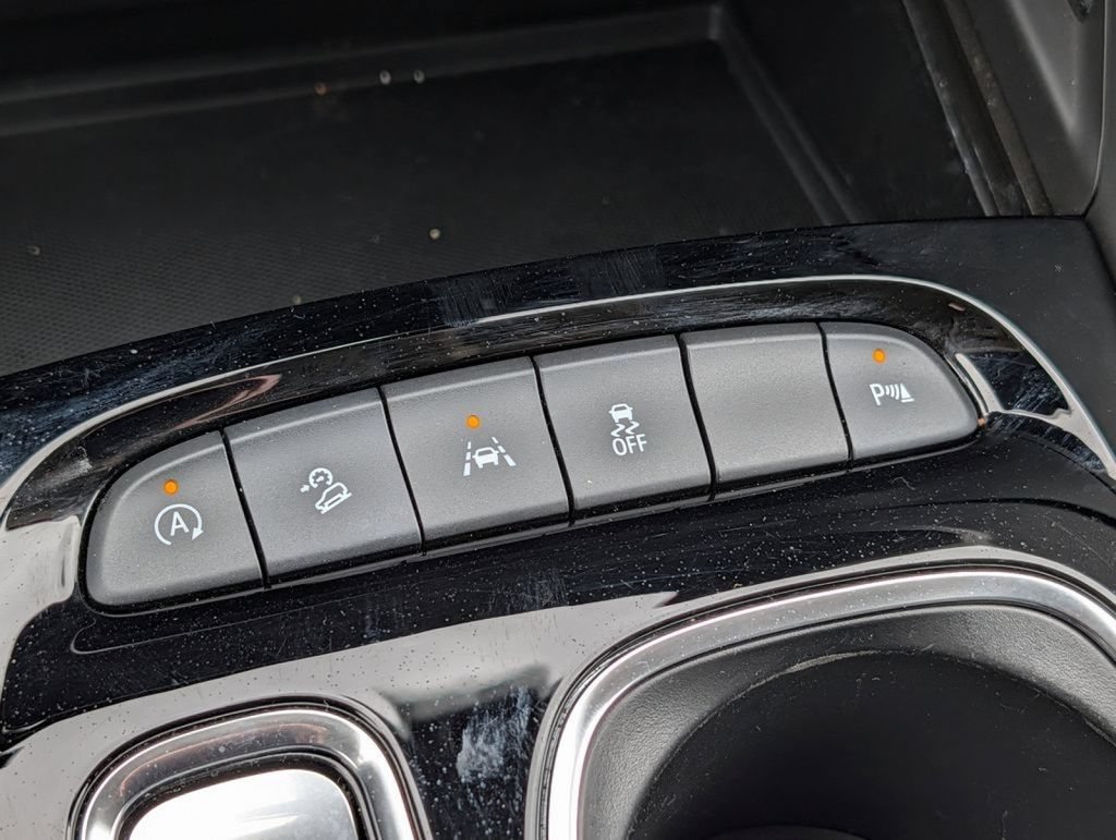 Used 2023 Buick Envision Essence AWD/4WD image 41