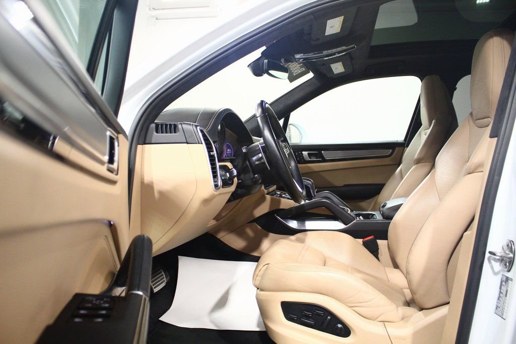 Used 2022 Porsche Cayenne Turbo image 18