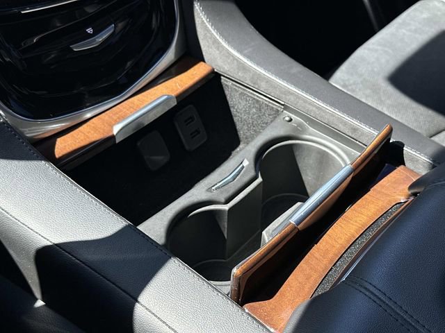 Used 2020 Cadillac Escalade Luxury AWD/4WD image 32