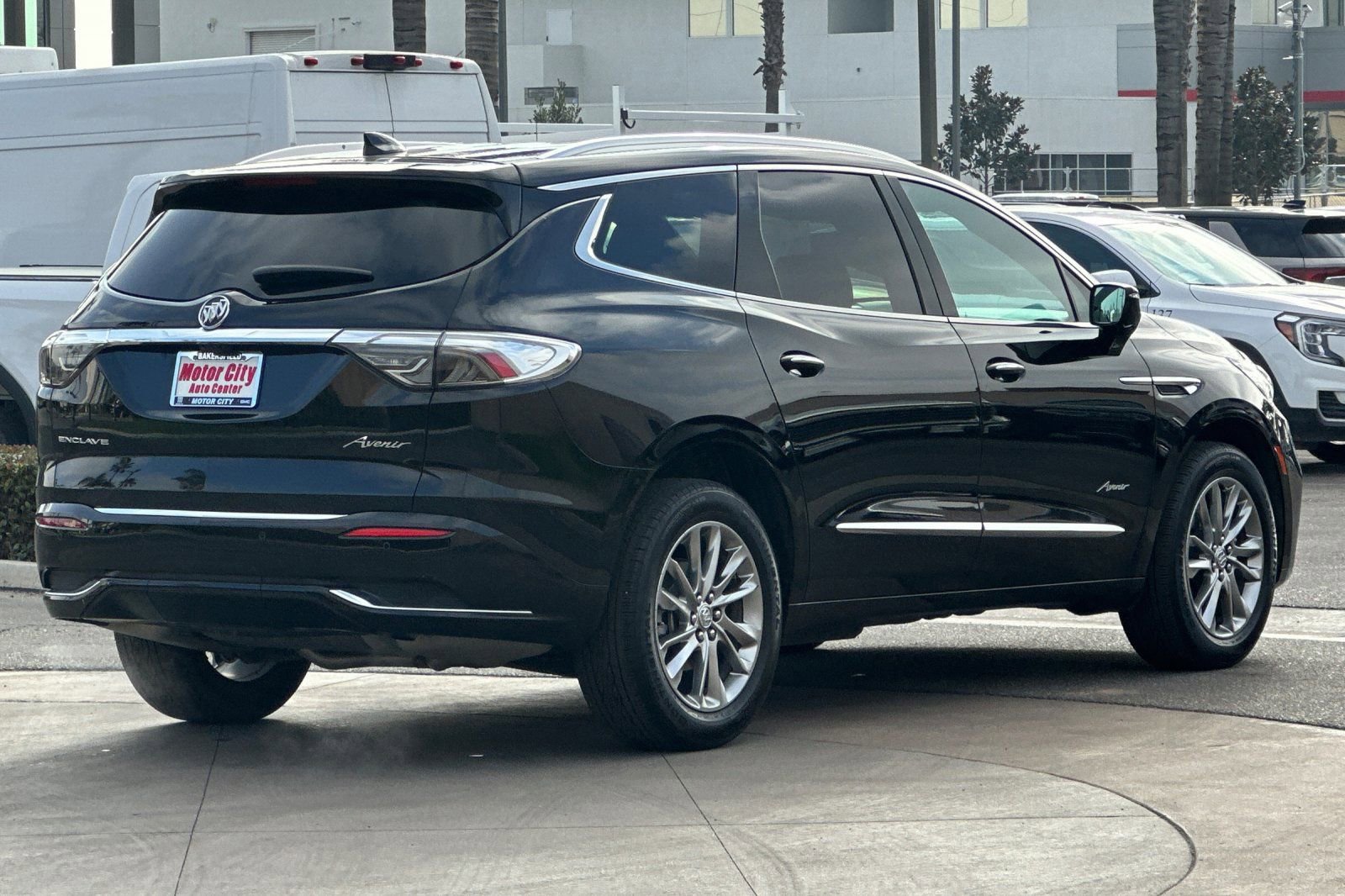 Certified 2023 Buick Enclave Avenir image 4