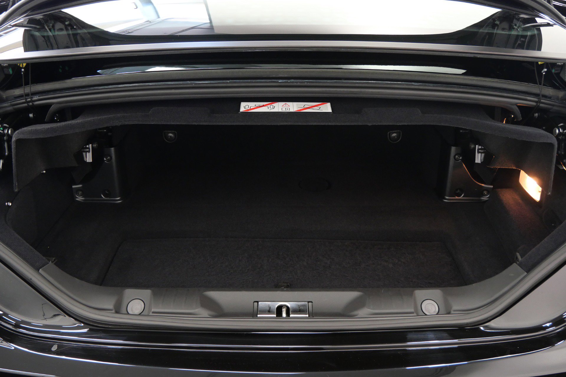 Used 2015 Ferrari California T RWD image 19