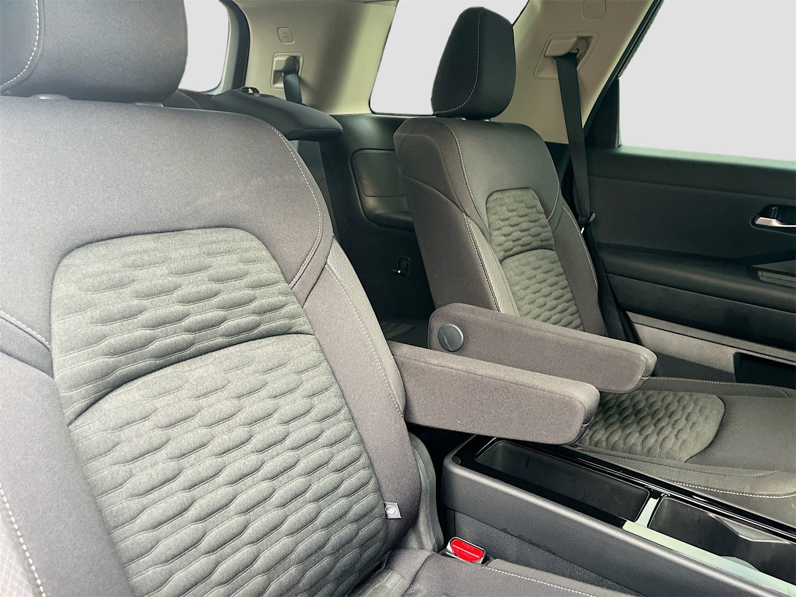 Used 2022 Nissan Pathfinder SV w/ SV Premium Package image 28