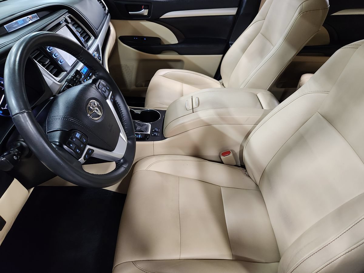 Used 2019 Toyota Highlander XLE FWD image 31