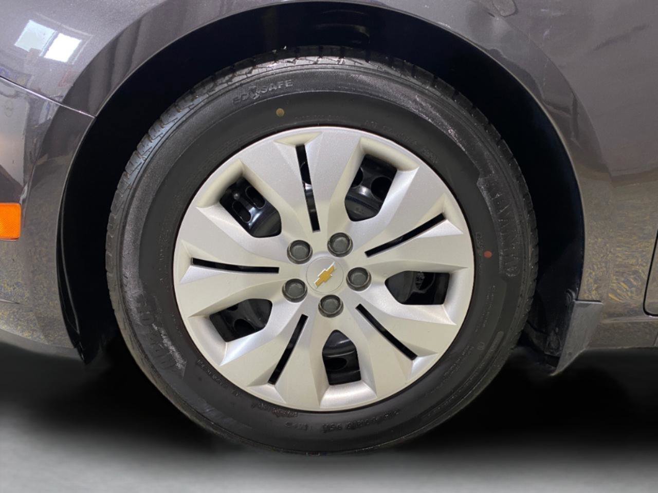 Used 2014 Chevrolet Cruze LS FWD image 7