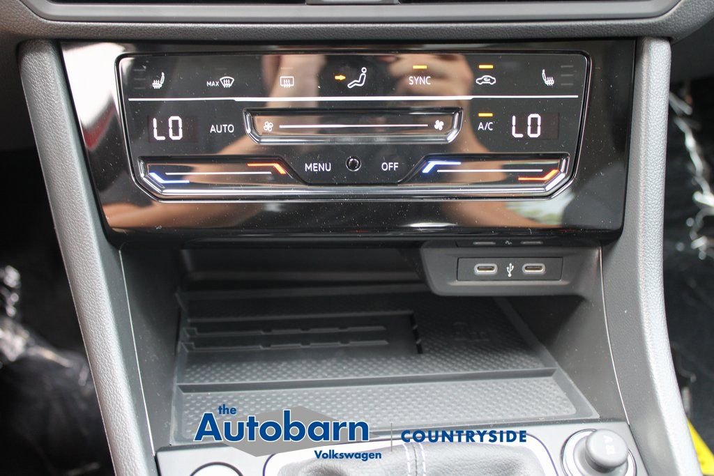 Certified 2025 Volkswagen Jetta SE FWD image 15