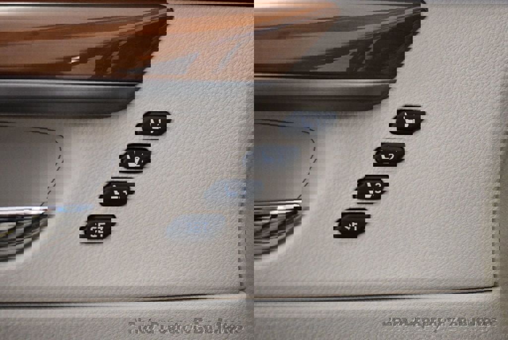 Used 2013 Lexus ES 300h image 33