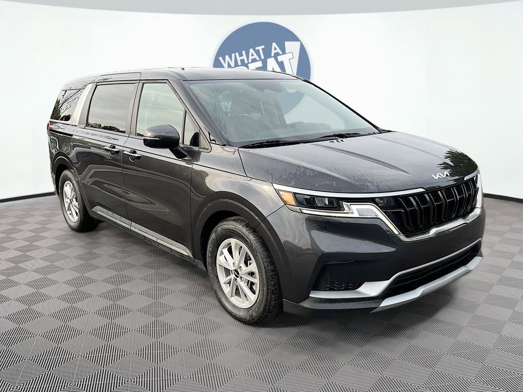Certified 2024 Kia Carnival LX image 3