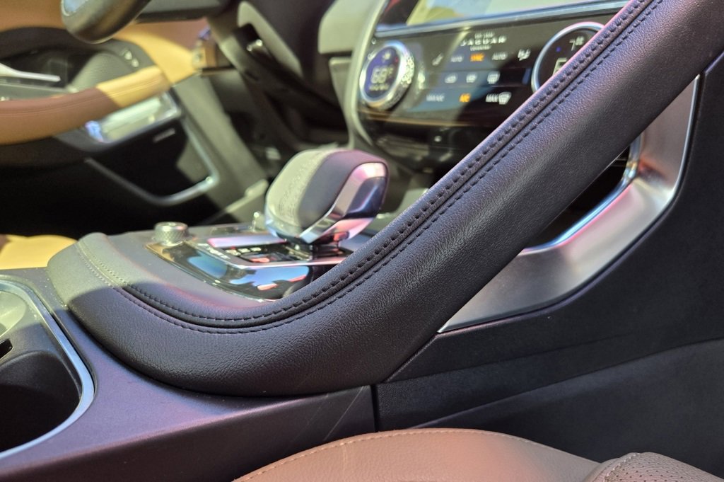 Used 2021 Jaguar E-PACE SE image 25